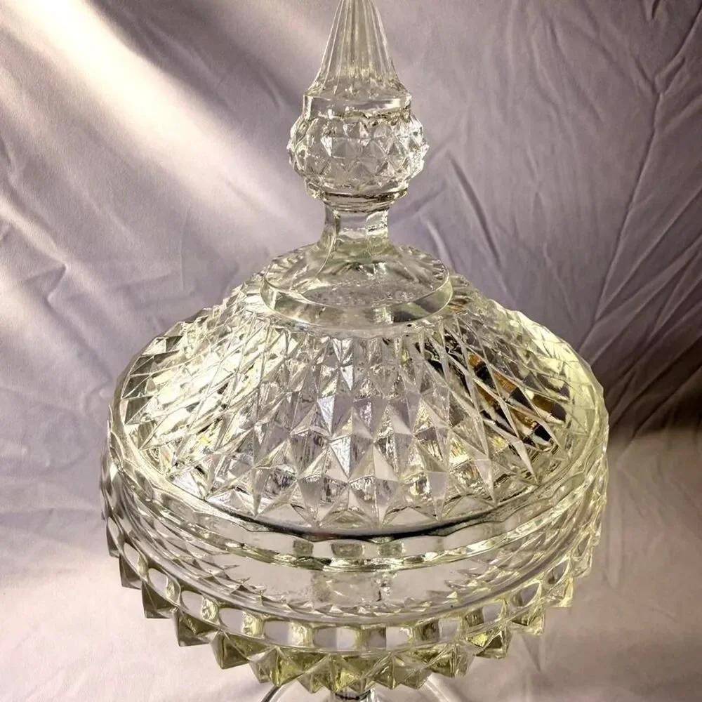 Unbranded White and Silver Dinnerware